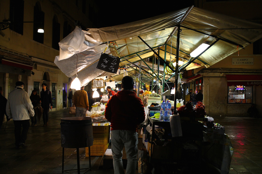 Venice vendor wide shot